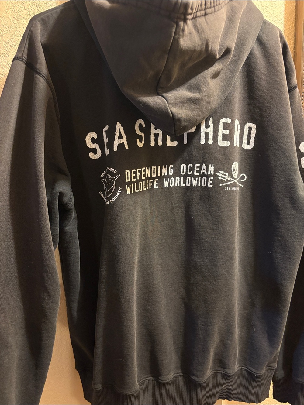 Sea Shepherd Conservation Wear Zip-Up Hoodie-Well Loved - Picture 3 of 5